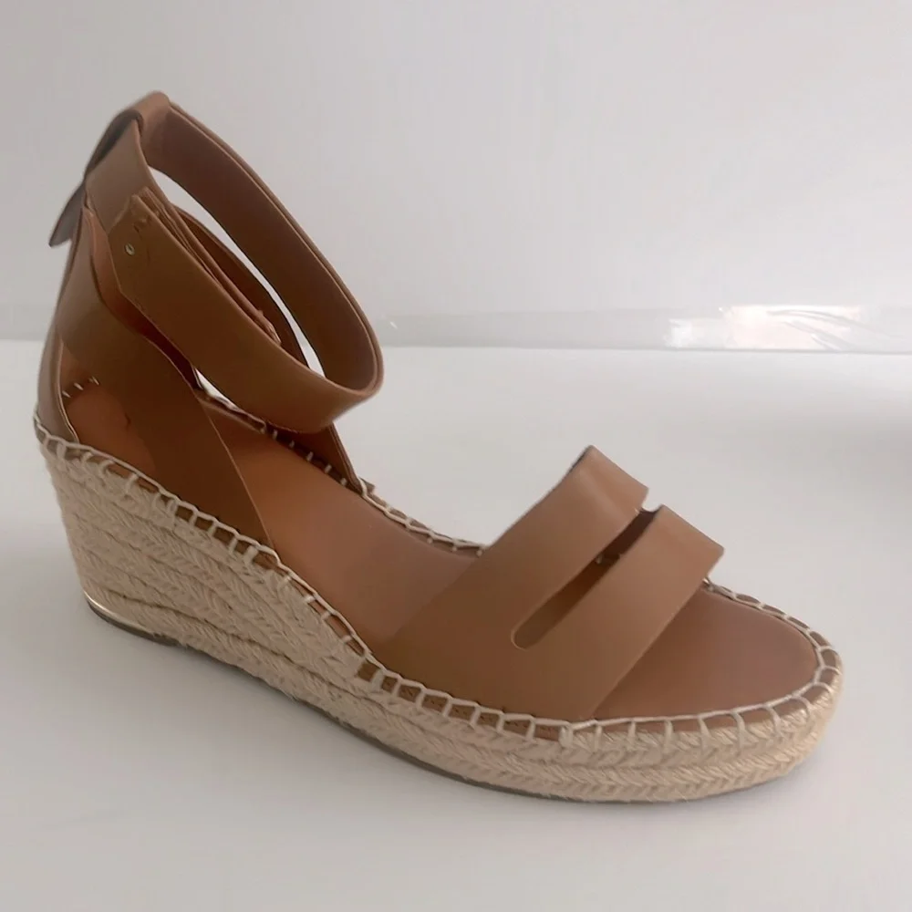 Franco Sarto sandal closure toe